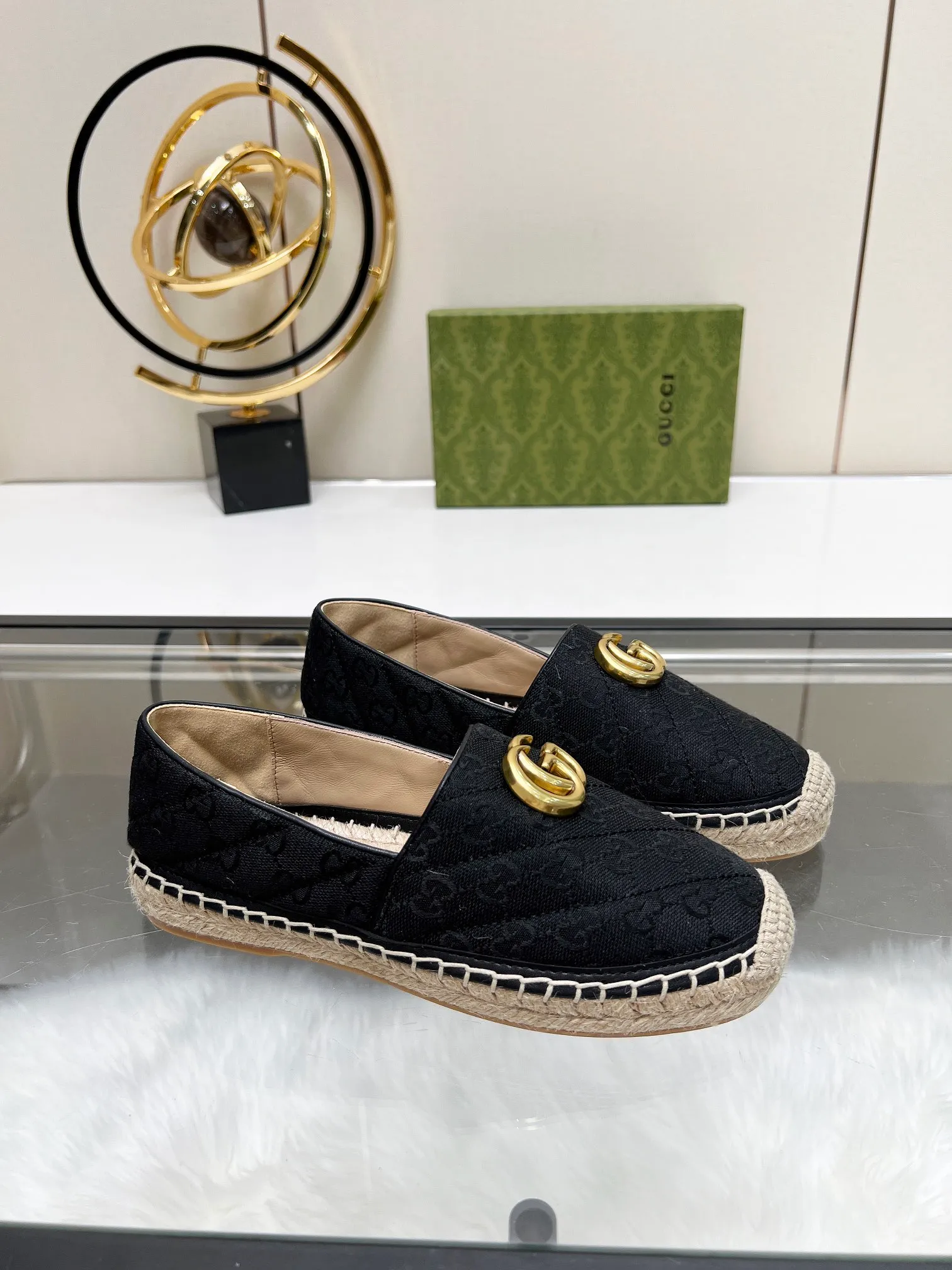 👟👟Ex-factory price 380👟👟 2024 new color early spring Gucci 🗽🗽Gucci classic logo logo canvas fisherman shoes, espadrilles made of double G imported fabric. The color of the brand's double G letter cross-woven pattern will be reinterpreted every season, and the charm of the collection elements will be interpreted through more fresh and eye-catching materials and designs. •Pink, dozens of colors, choose as you like, choose as you like •Women’s style •Number of sizes 35-42